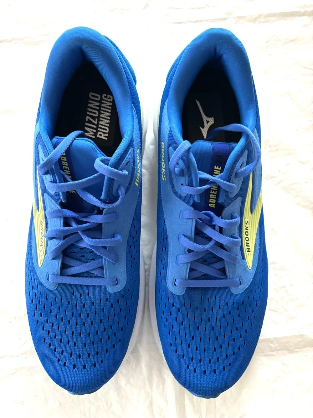 NWOT Brooks Adrenaline Blue Yellow GTS 24 Running Sneakers Shoes SZ 10.5